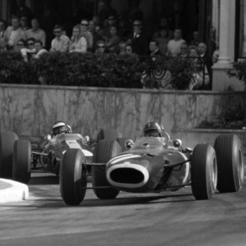Graham Hill devant Jim Clark à Monaco
